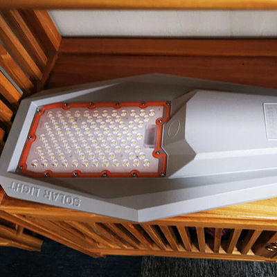 400W Interstellar Warrior Solar Street Light dengan desain khusus untuk Taman
